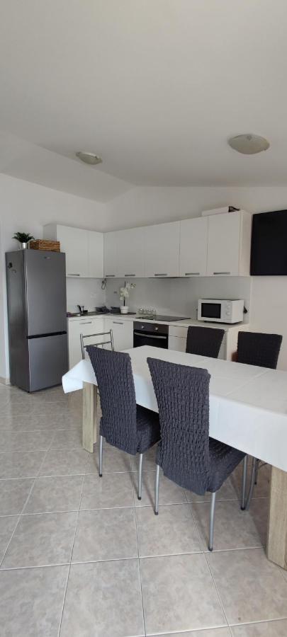 Apartman Mila Marina Eksteriør bilde